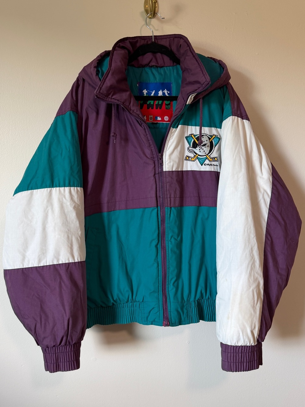 RARE vintage 1990s Anaheim Mighty Ducks puffer jacket Fans Pick- XL NHL hockey